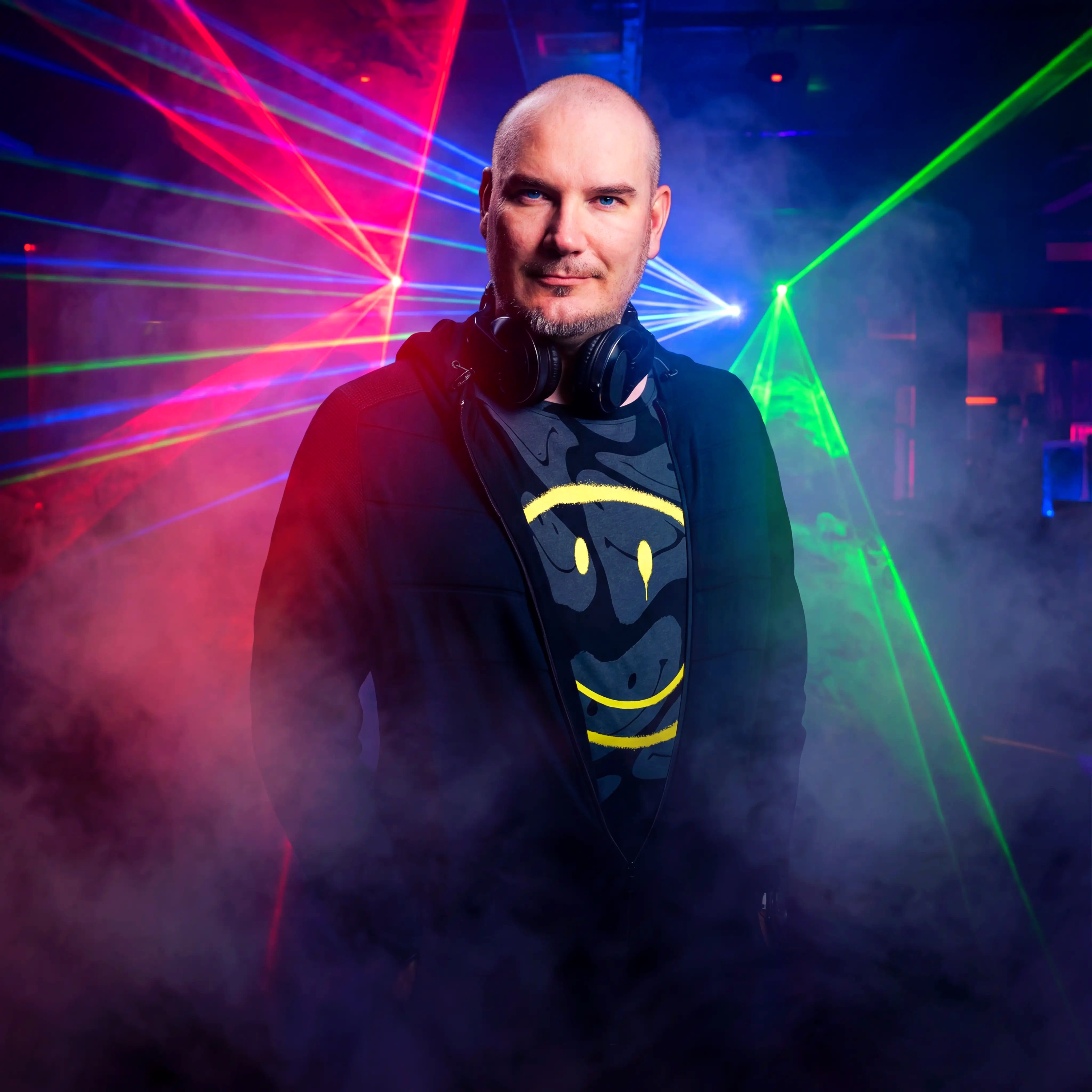DJ Tony promokuva – lasersäteet